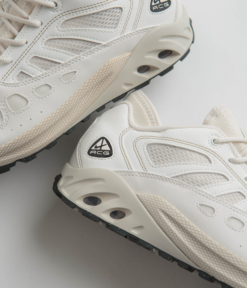 Nike ACG Air Exploraid Shoes in Light Orewood Brown and Sail and Phantom - Anthracite