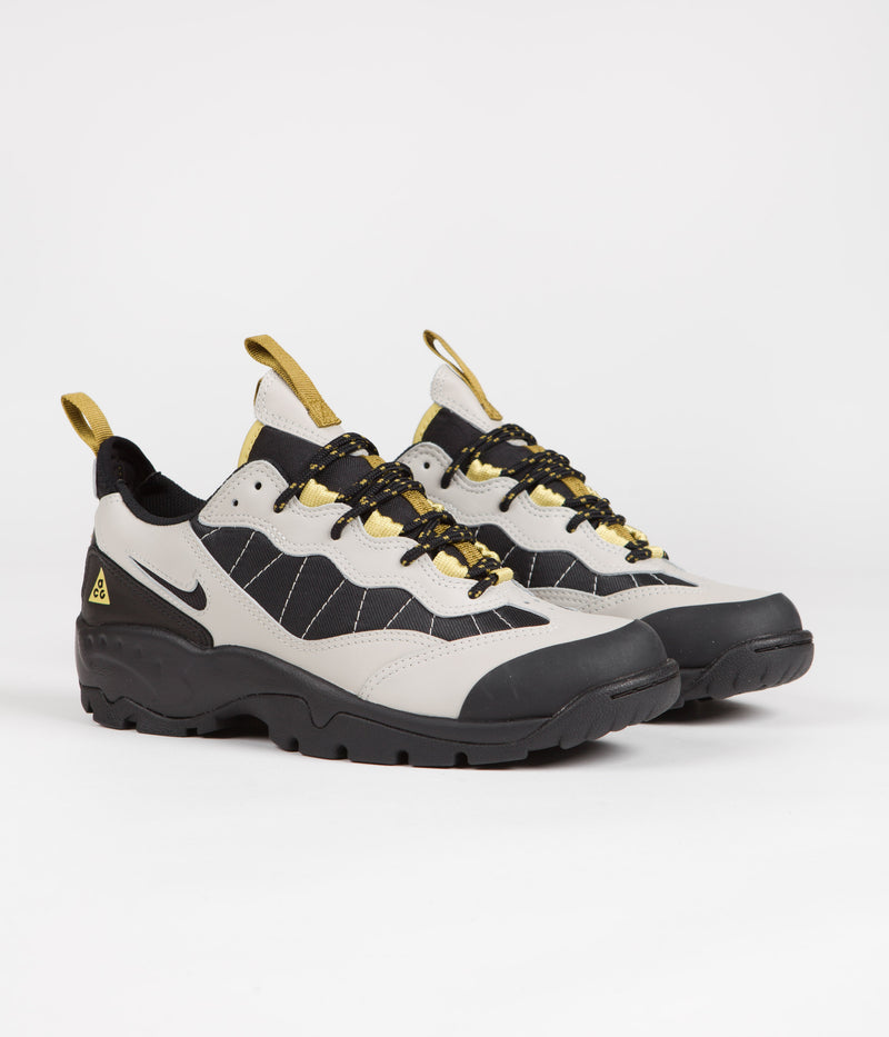 Nike ACG Air Mada Shoes in Light Bone and Black and Celery - Desert Moss