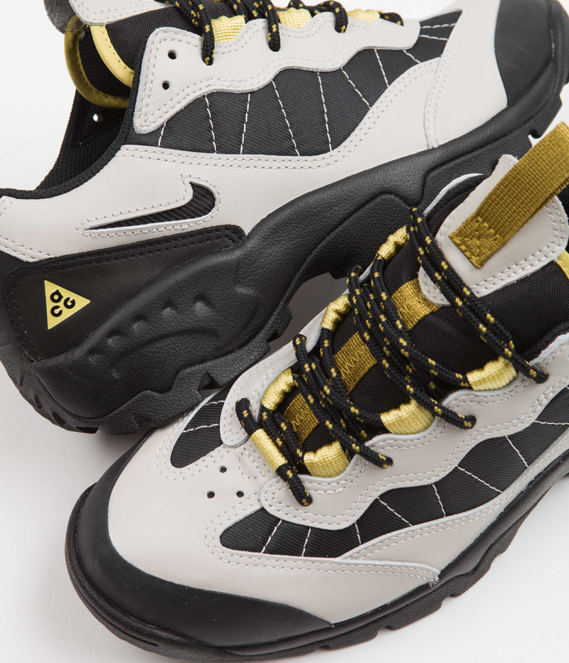 Nike ACG Air Mada Shoes in Light Bone and Black and Celery - Desert Moss