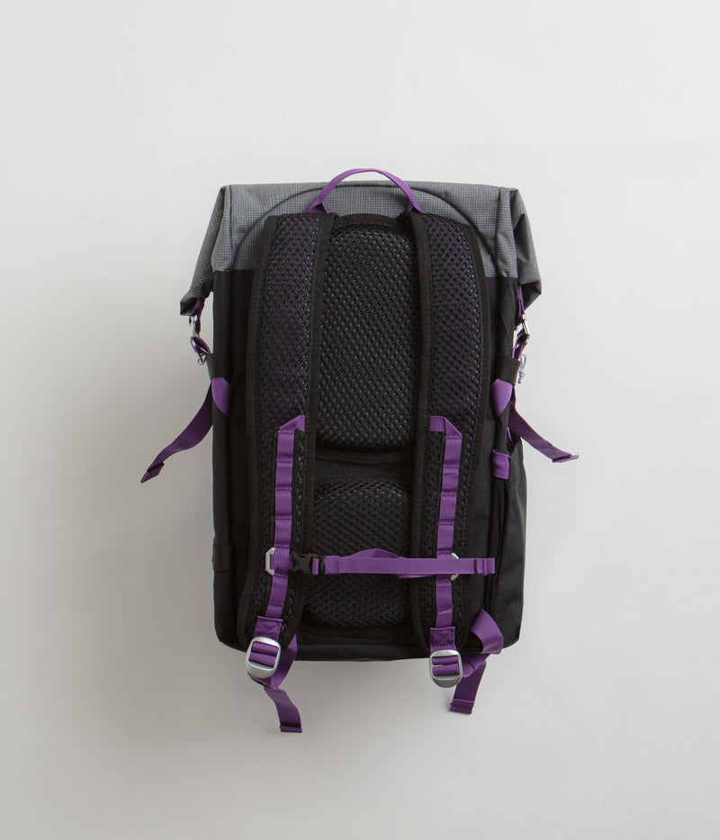 Nike ACG Aysen 32L Day Pack in Black and Cool Grey / White