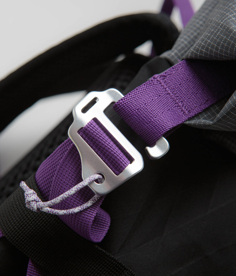 Nike ACG Aysen 32L Day Pack in Black and Cool Grey / White