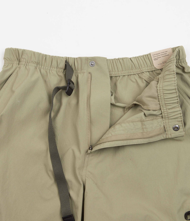 Nike ACG Caps Cargo Pants in Neutral Olive and Cargo Khaki / Wolf Grey