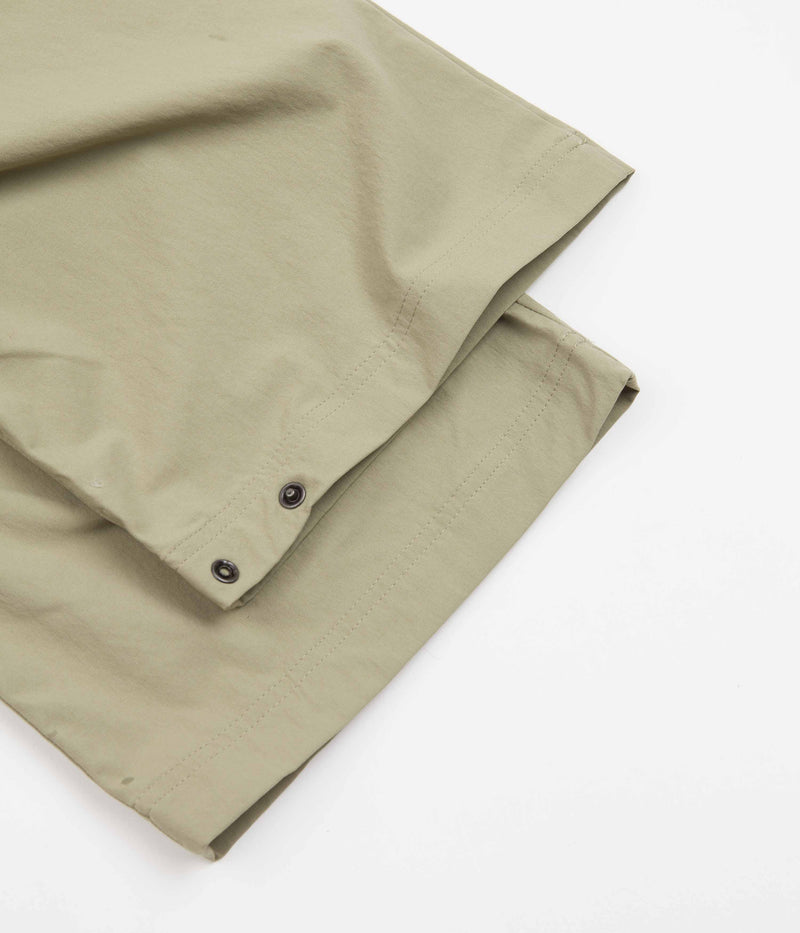 Nike ACG Caps Cargo Pants in Neutral Olive and Cargo Khaki / Wolf Grey