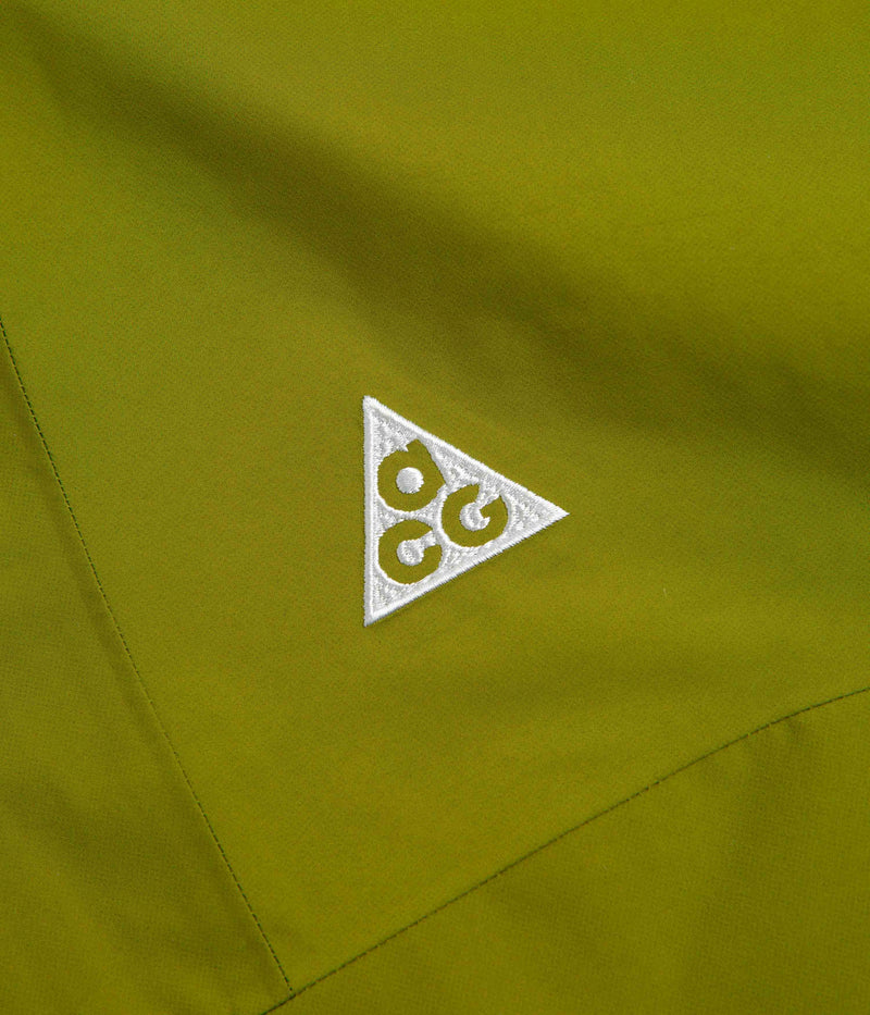 Nike ACG Cascade Rains Full Zip Jacket in Moss and Summit White