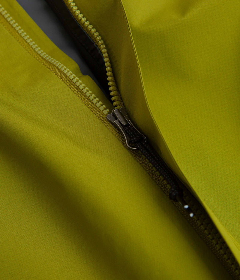 Nike ACG Cascade Rains Full Zip Jacket in Moss and Summit White