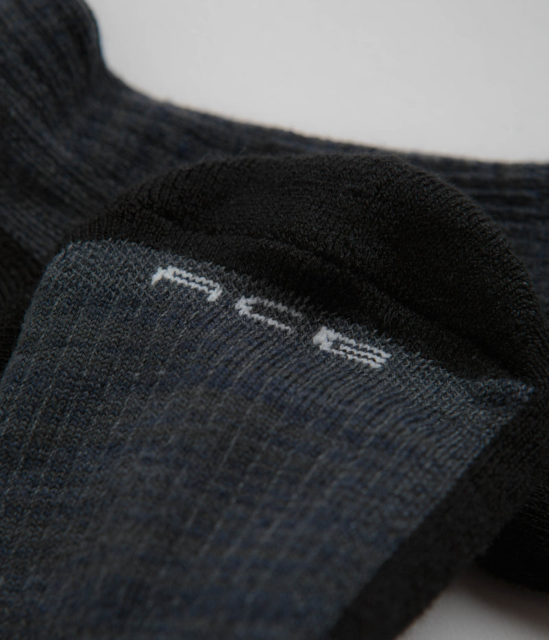 Nike ACG Everyday Cushioned Crew Socks in Anthracite and Volt / Black / Summit White