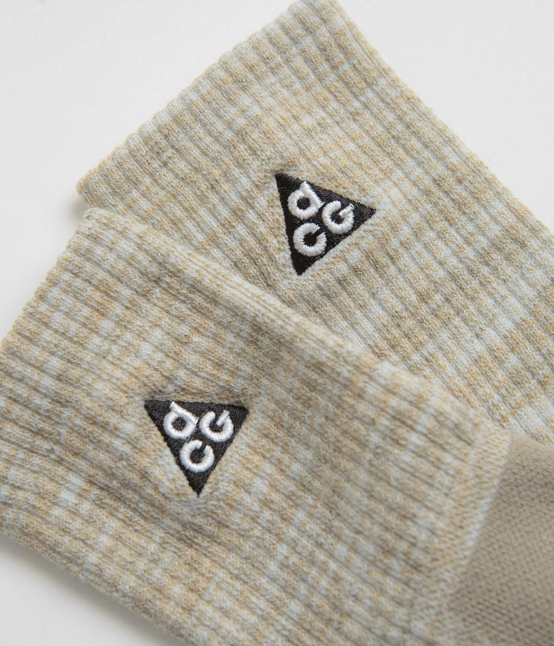 Nike ACG Everyday Cushioned Crew Socks in Light Bone and Volt / Khaki / Black