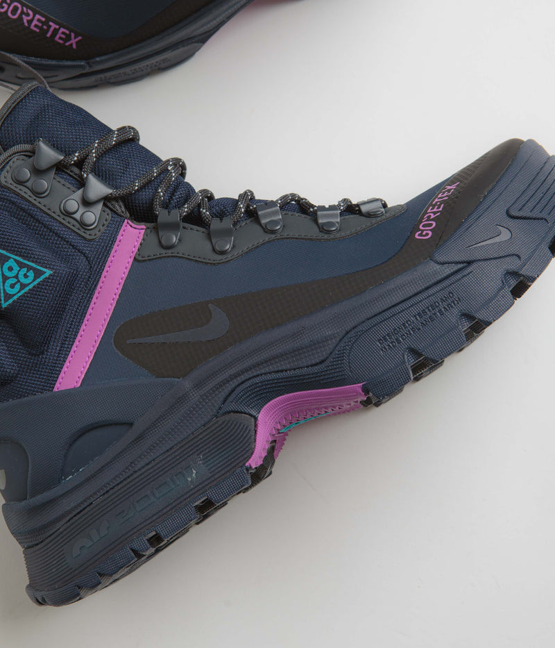 Nike ACG Gaiadome Gore-Tex Shoes in Obsidian and Teal Nebula and Anthracite