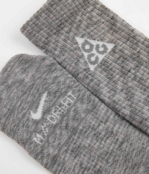 Nike ACG Kelley Ridge 2.0 Socks in Cool Grey and Light Bone