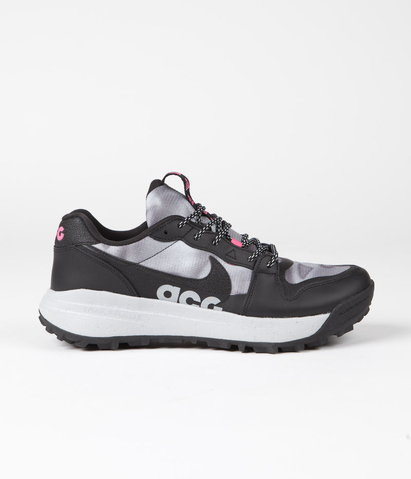 Nike ACG Lowcate SE Shoes in Black and Black and Hyper Pink - Wolf Grey