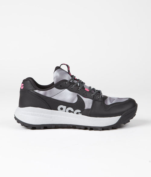 Nike ACG Lowcate SE Shoes in Black and Black and Hyper Pink - Wolf Grey