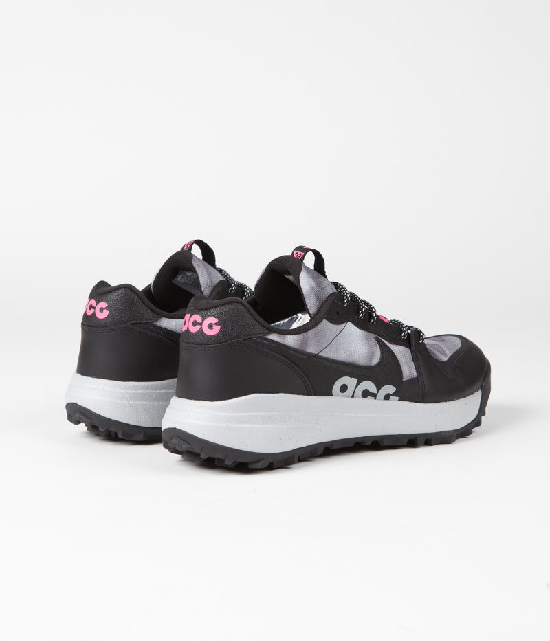 Nike ACG Lowcate SE Shoes in Black and Black and Hyper Pink - Wolf Grey