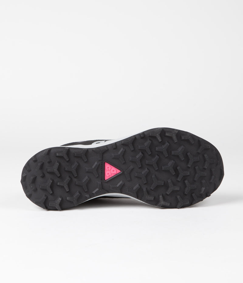 Nike ACG Lowcate SE Shoes in Black and Black and Hyper Pink - Wolf Grey