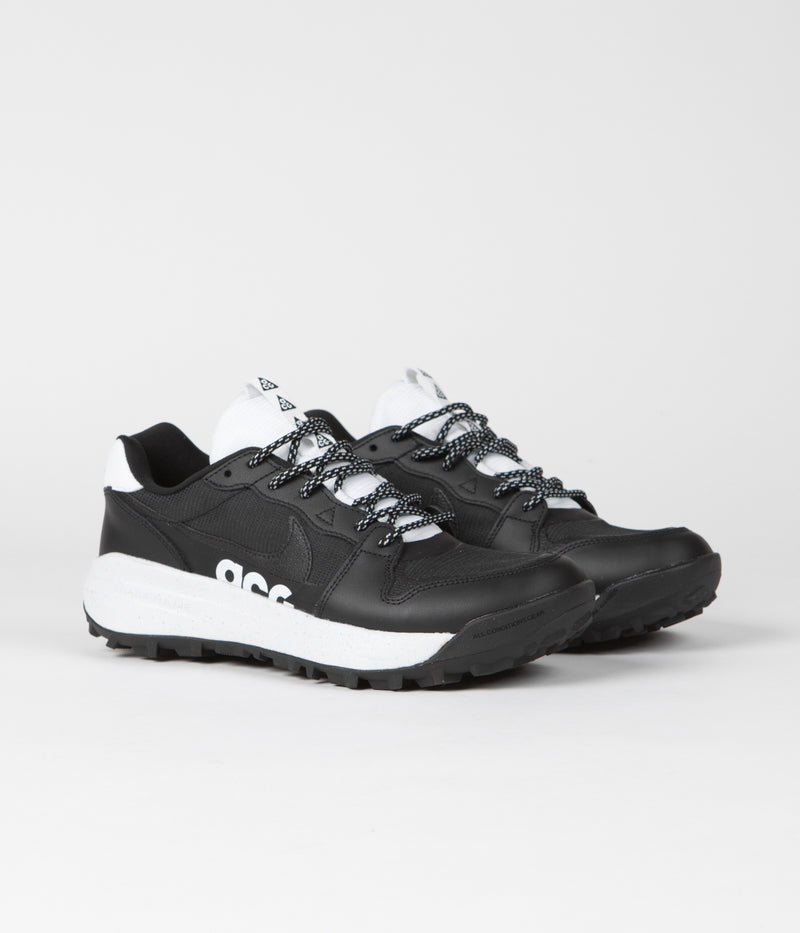 Nike ACG Lowcate Shoes in Black and White and Black - White