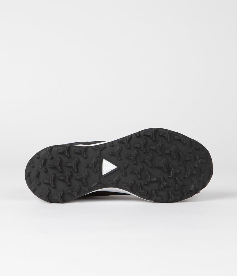 Nike ACG Lowcate Shoes in Black and White and Black - White