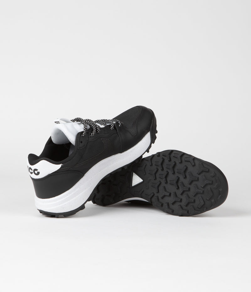 Nike ACG Lowcate Shoes in Black and White and Black - White