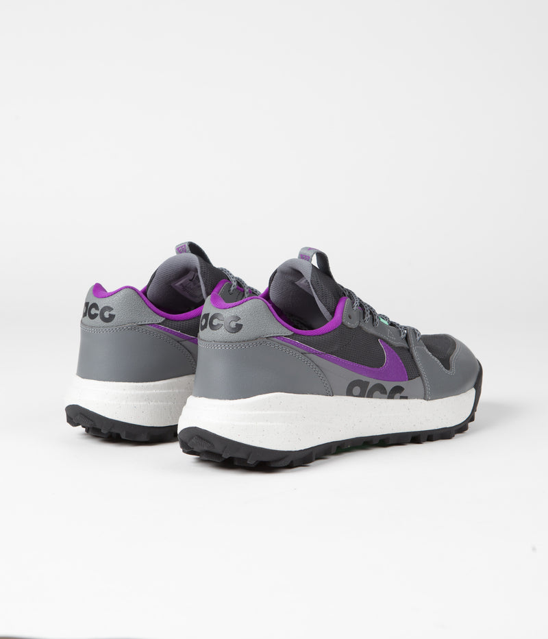 Nike ACG Lowcate Shoes in Smoke Grey and Dark Smoke Grey and Vivid Purple