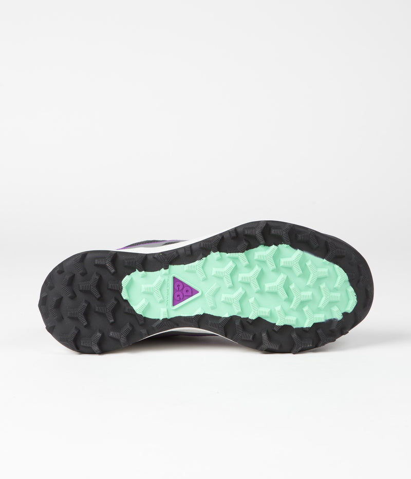 Nike ACG Lowcate Shoes in Smoke Grey and Dark Smoke Grey and Vivid Purple