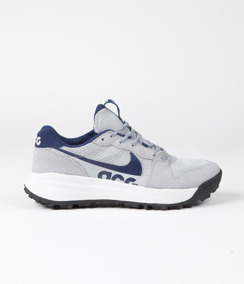 Nike ACG Lowcate Shoes in Wolf Grey and Navy and Grey Fog - Summit White