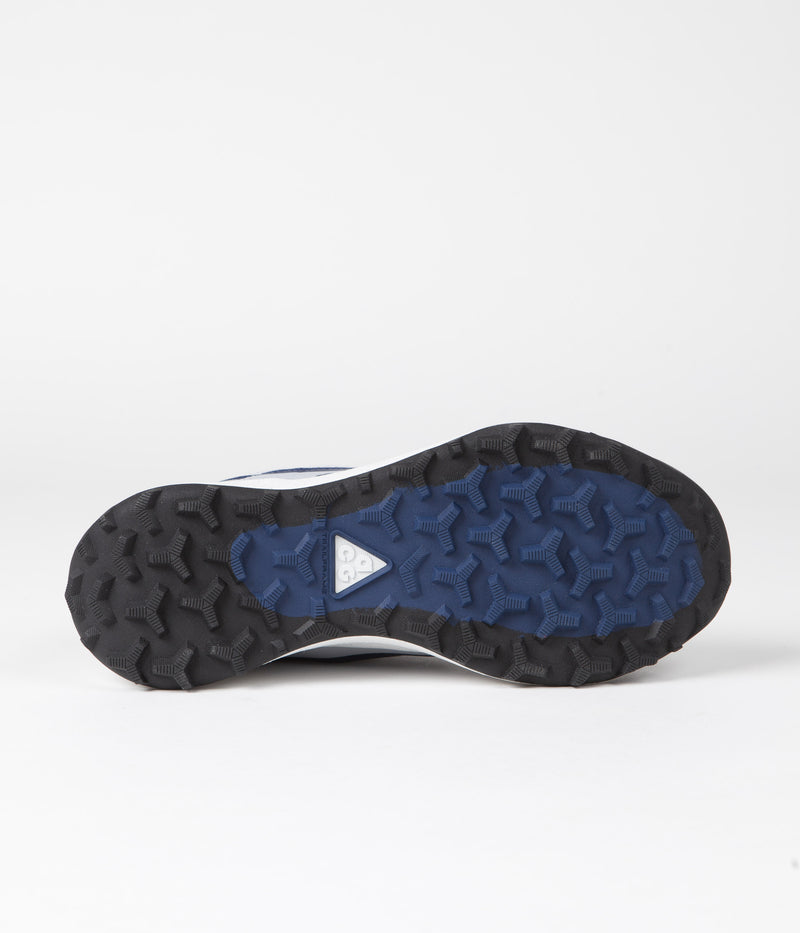 Nike ACG Lowcate Shoes in Wolf Grey and Navy and Grey Fog - Summit White