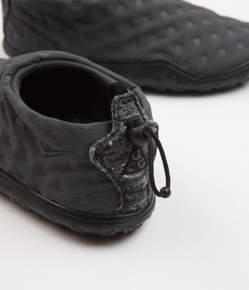 Nike ACG Moc Shoes in Anthracite and Black and Black