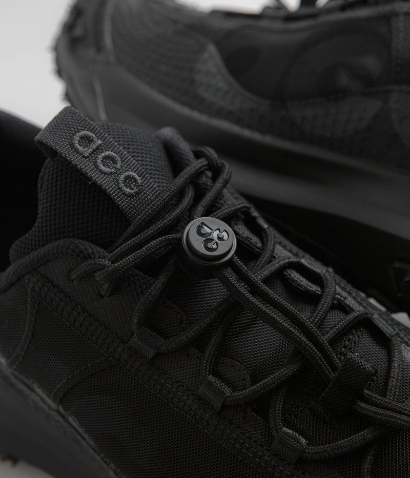 Nike ACG Mountain Fly 2 Low Shoes in Black and Anthracite and Black - Black