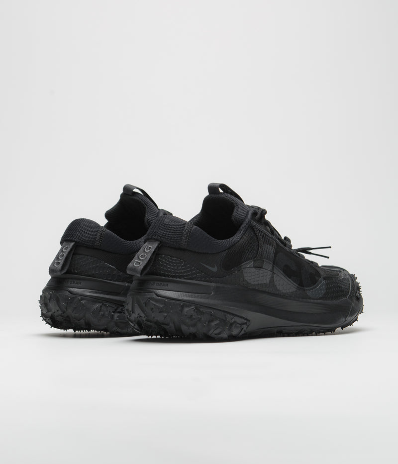 Nike ACG Mountain Fly 2 Low Shoes in Black and Anthracite and Black - Black