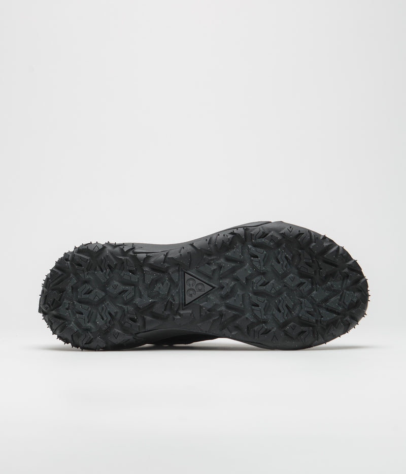 Nike ACG Mountain Fly 2 Low Shoes in Black and Anthracite and Black - Black