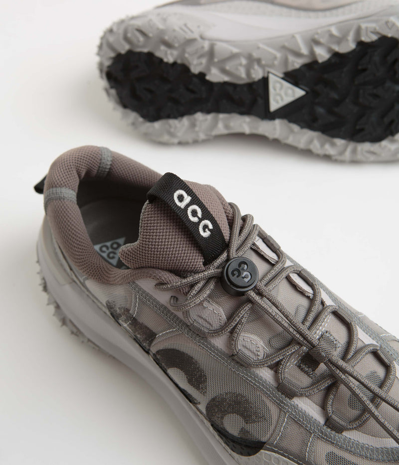 Nike ACG Mountain Fly 2 Low Shoes in Light Iron Ore and Black and Flat Pewter