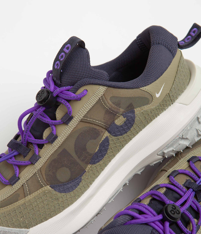 Nike ACG Mountain Fly 2 Low Shoes in Neutral Olive and Gridiron and Action Grape