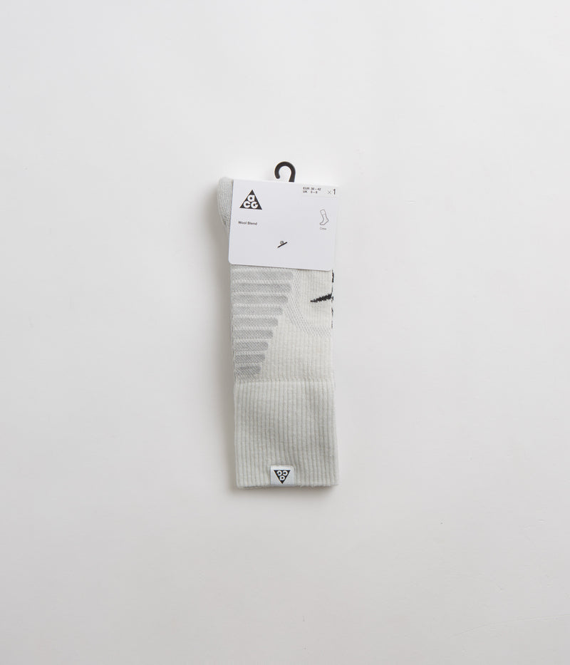 Nike ACG Outdoor Cushioned Crew Socks in Summit White and Light Smoke Grey