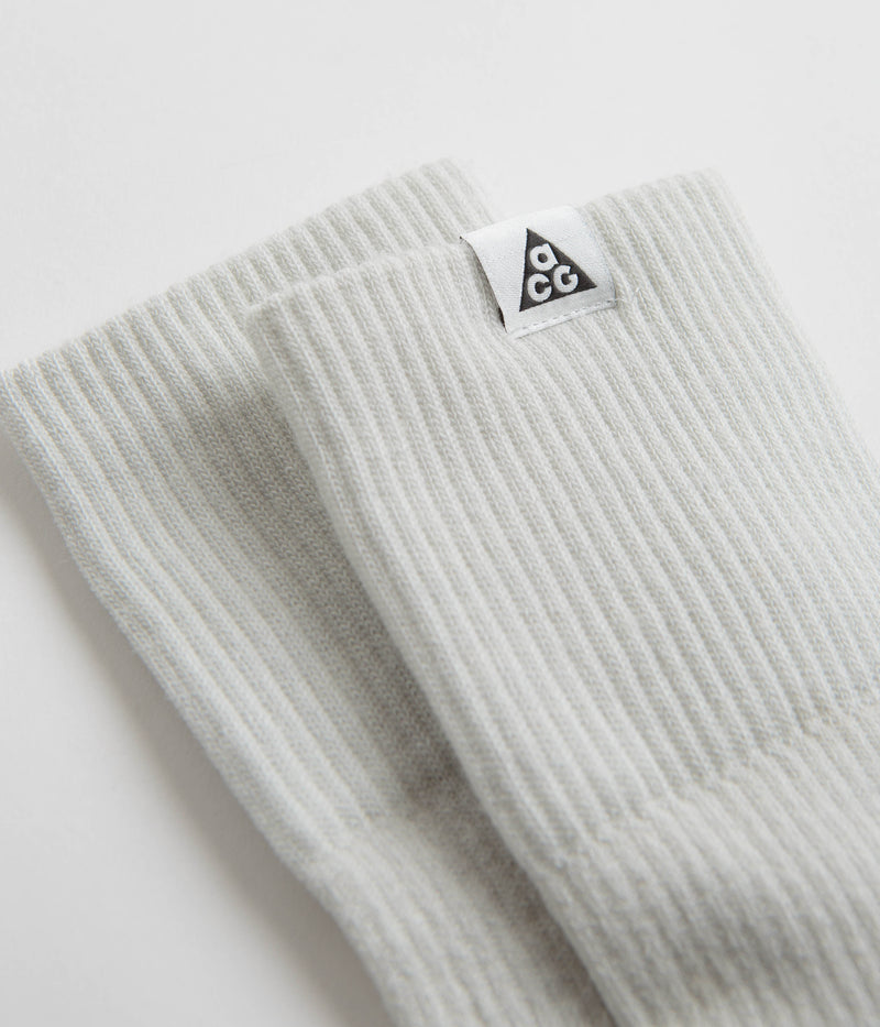 Nike ACG Outdoor Cushioned Crew Socks in Summit White and Light Smoke Grey