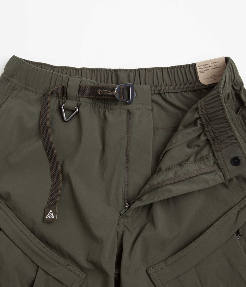 Nike ACG Smith Summit Cargo Pants in Cargo Khaki and Black / Summit White