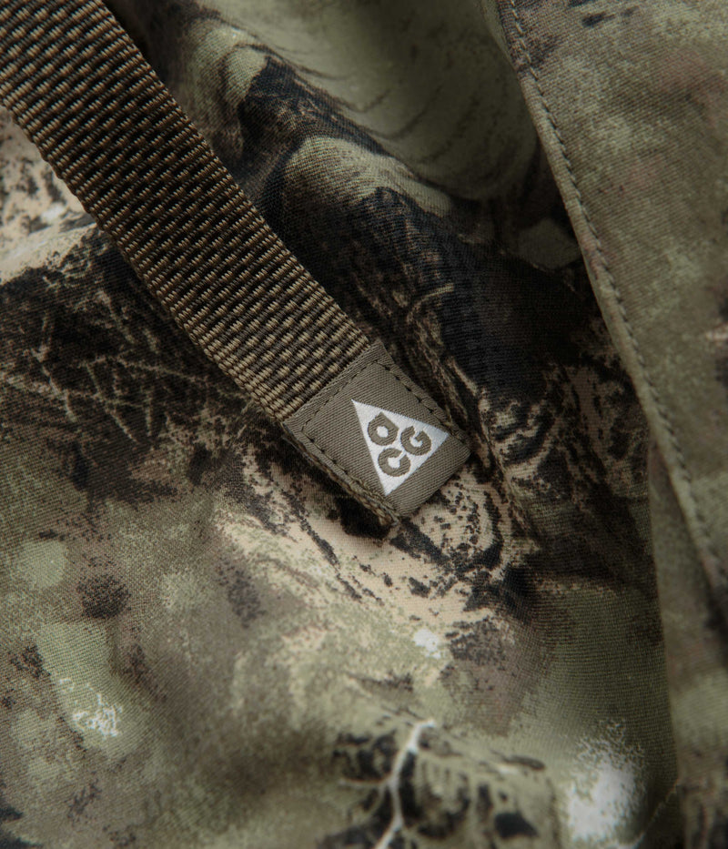 Nike ACG Smith Summit Cargo Pants in Oil Green and Medium Olive / Reflective Silv