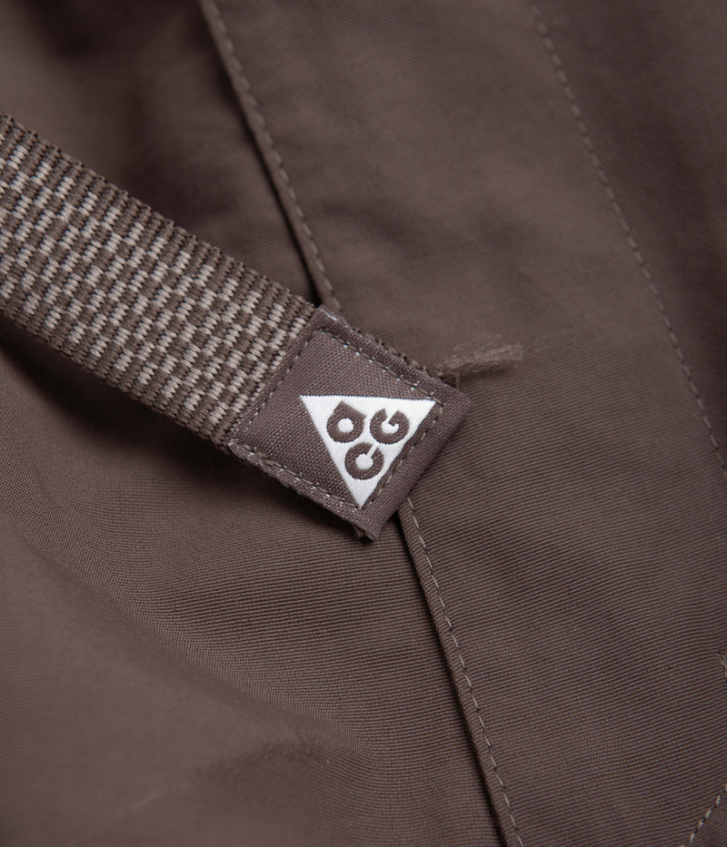 Nike ACG Snowgrass Cargo Shorts in Ironstone and Moon Fossil / Summit White