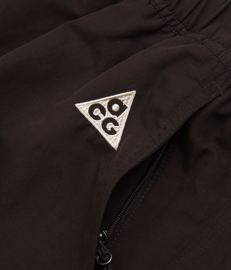 Nike ACG Snowgrass Cargo Shorts in Velvet Brown and Black / Sanddrift