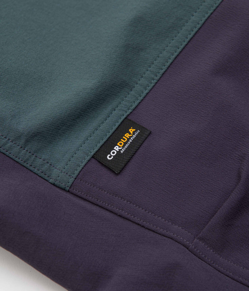 Nike ACG Sun Farer Jacket in Faded Spruce and Gridiron / Black / Summit White