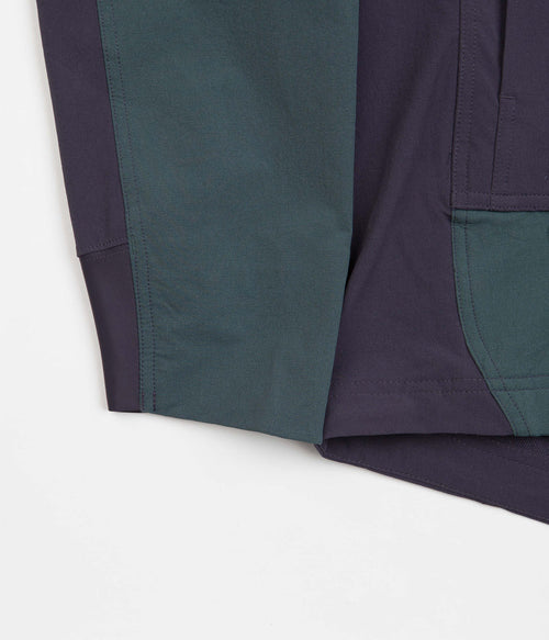 Nike ACG Sun Farer Jacket in Faded Spruce and Gridiron / Black / Summit White