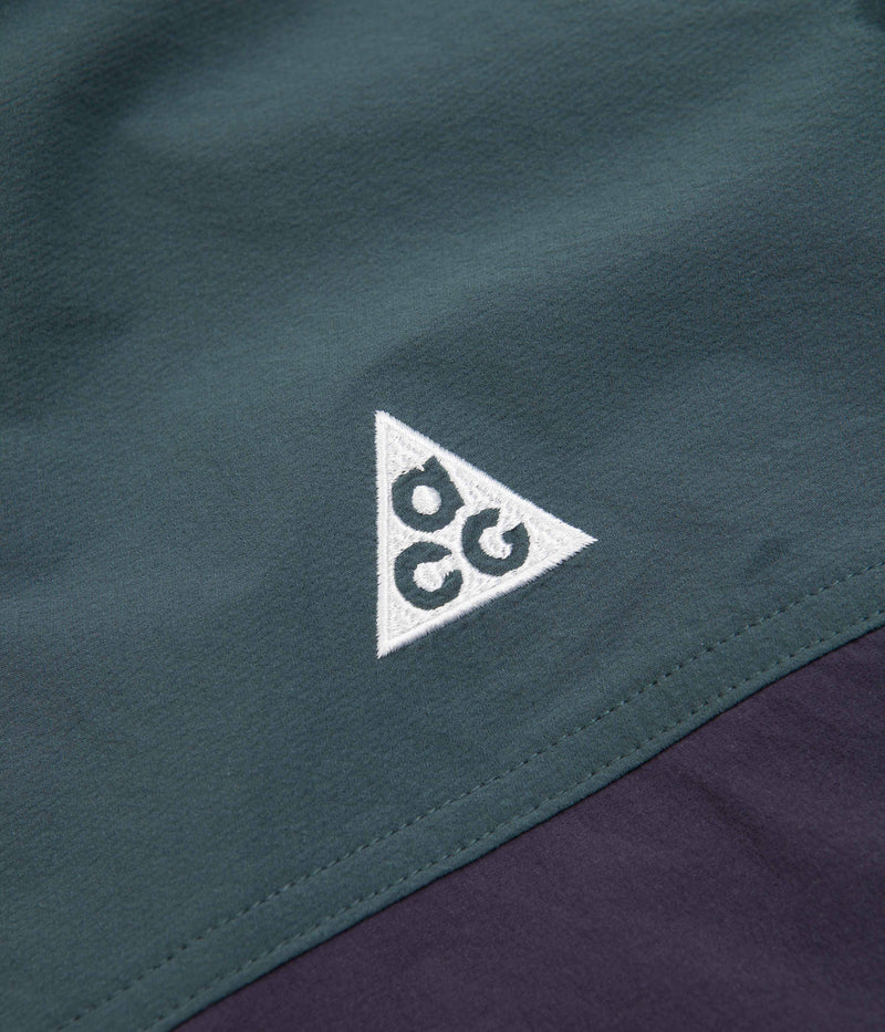 Nike ACG Sun Farer Jacket in Faded Spruce and Gridiron / Black / Summit White