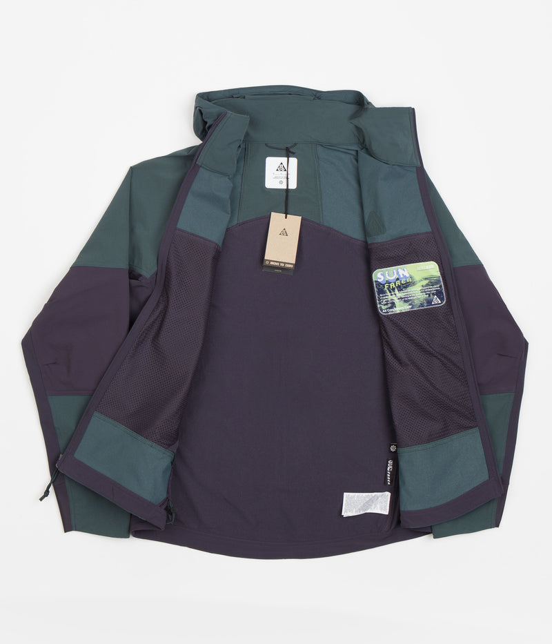 Nike ACG Sun Farer Jacket in Faded Spruce and Gridiron / Black / Summit White