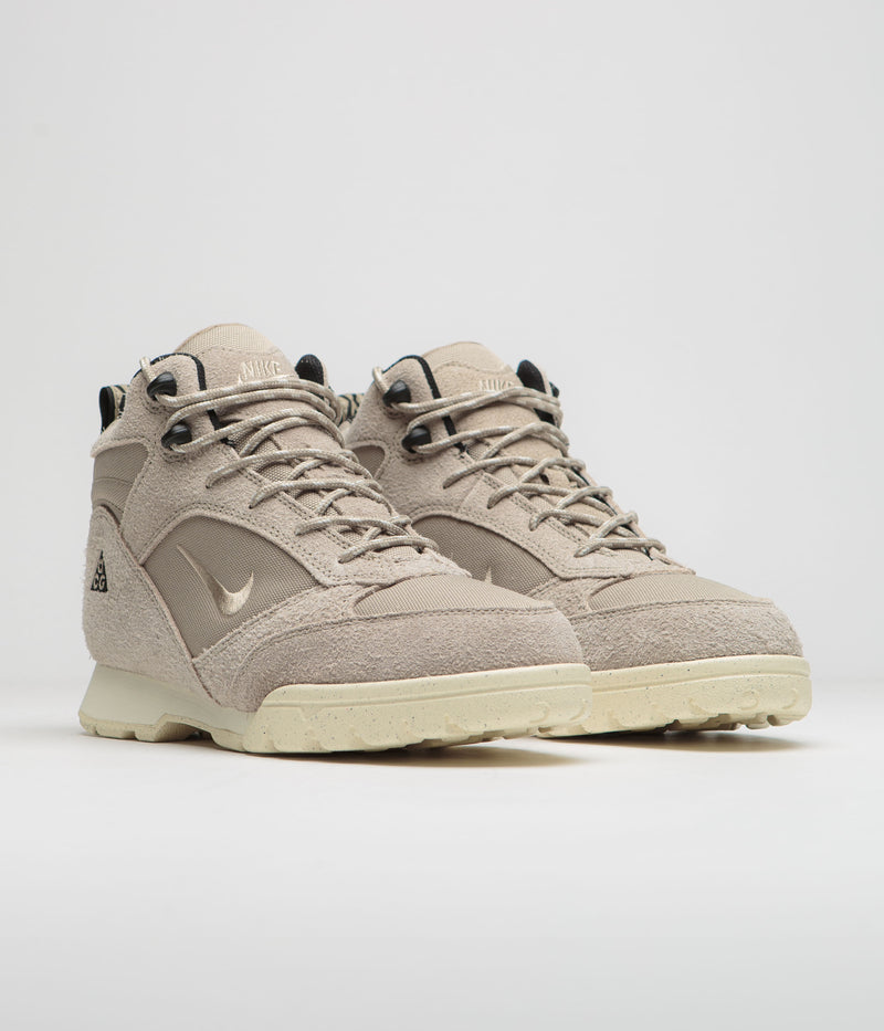 Nike ACG Torre Mid Waterproof Shoes in Khaki and Khaki and Coconut Milk - Black
