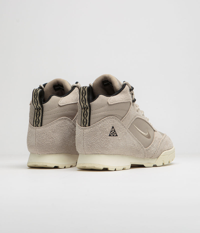 Nike ACG Torre Mid Waterproof Shoes in Khaki and Khaki and Coconut Milk - Black