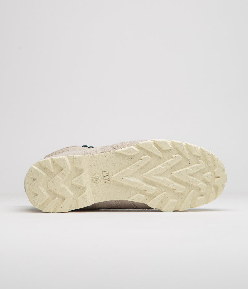 Nike ACG Torre Mid Waterproof Shoes in Khaki and Khaki and Coconut Milk - Black