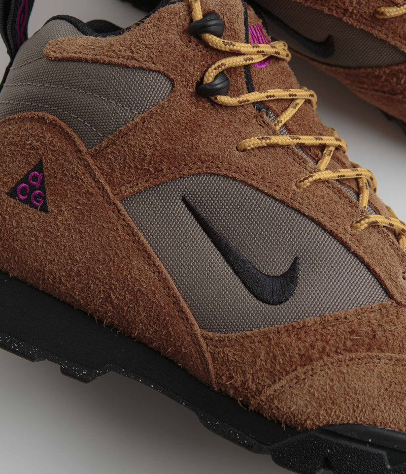 Nike ACG Torre Mid Waterproof Shoes in Pecan and Black and Olive Grey - Red Plum
