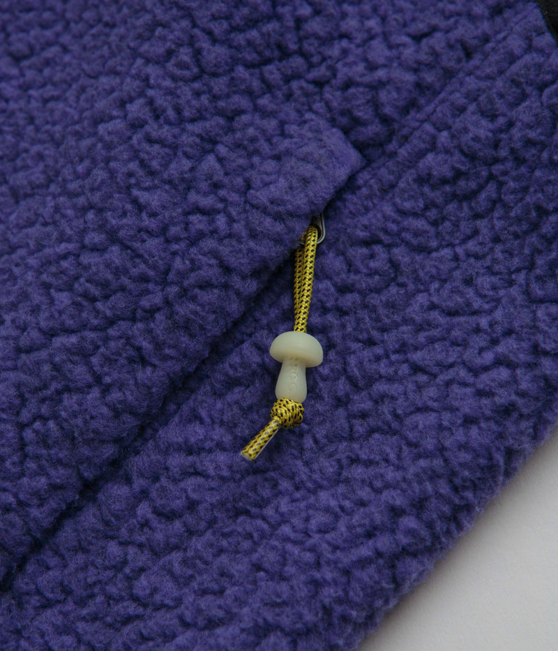 Nike ACG Womens Arctic Wolf Fleece Vest in Persian Violet and Black / Summit White