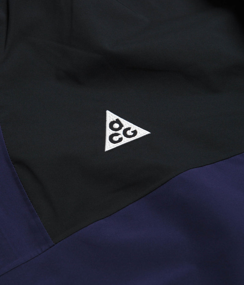 Nike ACG Womens Cascade Rains Jacket in Purple Ink and Black / Summit White