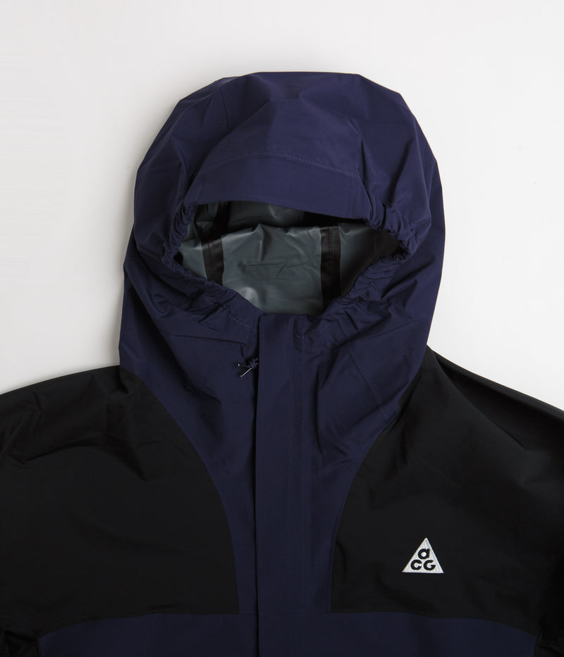 Nike ACG Womens Cascade Rains Jacket in Purple Ink and Black / Summit White