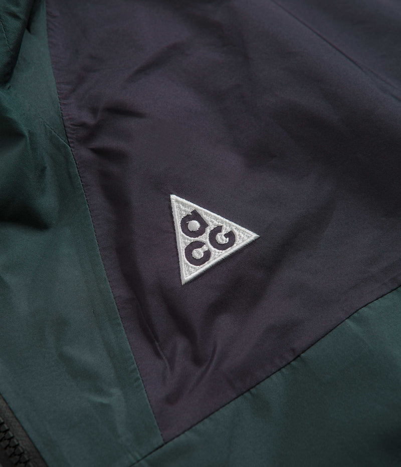 Nike ACG Womens Chain Of Craters Jacket in Faded Spruce and Gridiron / Summit White