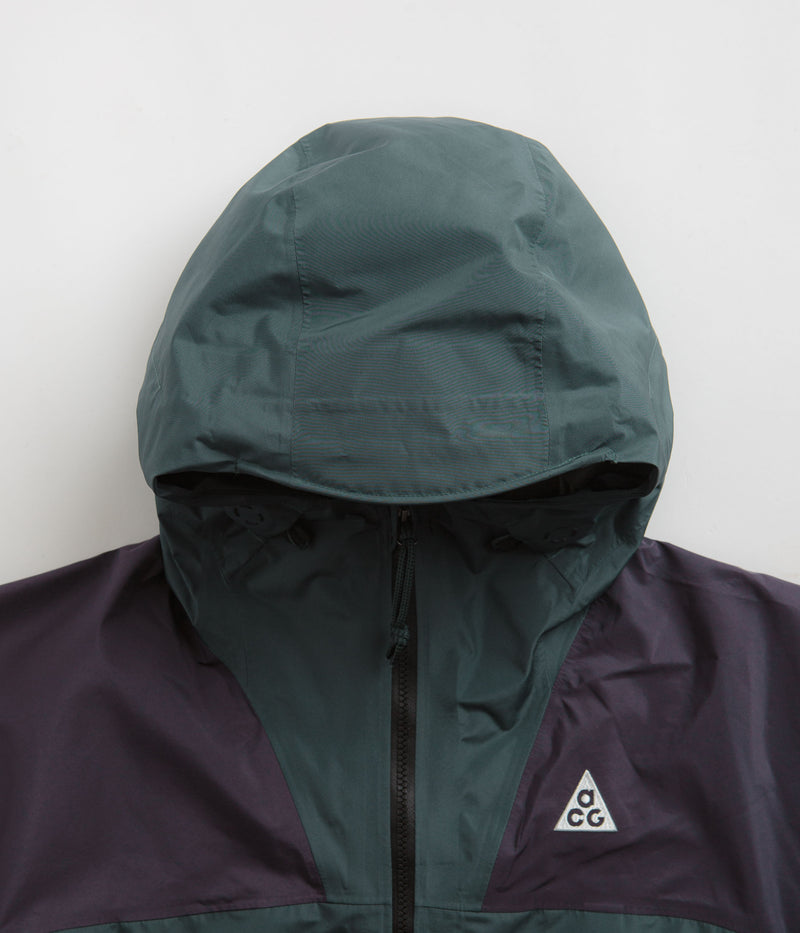 Nike ACG Womens Chain Of Craters Jacket in Faded Spruce and Gridiron / Summit White
