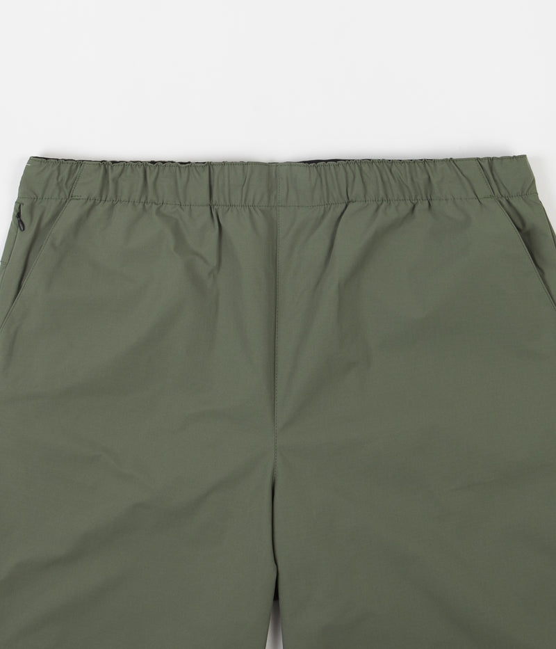 Carhartt Hurst Shorts in Dollar Green